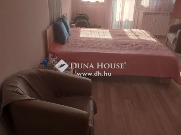 Eladó lakás Komló 52 nm