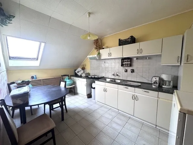 Eladó ház Komló 240 nm