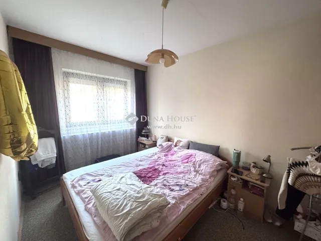 Eladó ház Komló 240 nm