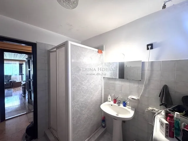 Eladó ház Komló 240 nm