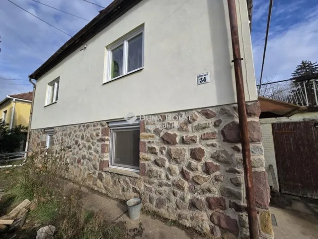 Eladó ház Komló 100 nm