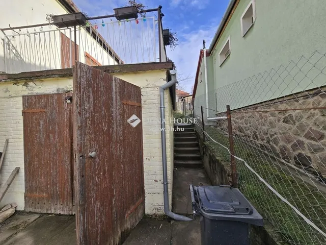 Eladó ház Komló 100 nm