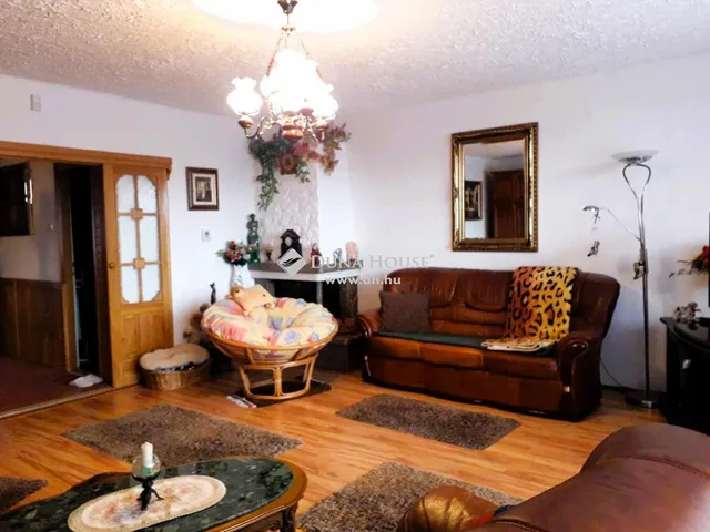Eladó ház Komló 210 nm