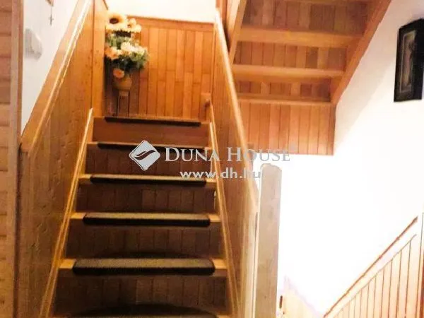 Eladó ház Komló 210 nm
