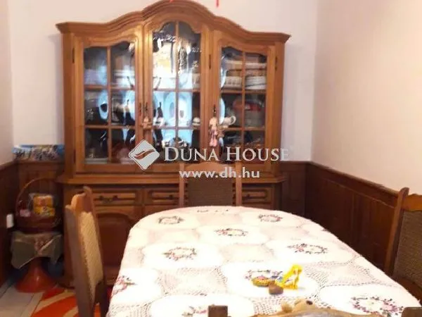 Eladó ház Komló 210 nm