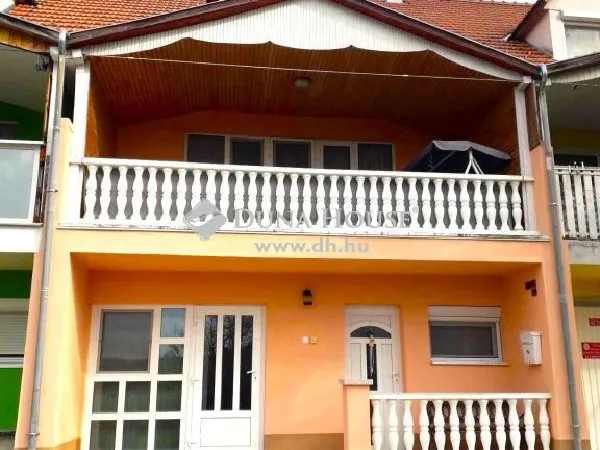 Eladó ház Komló 210 nm
