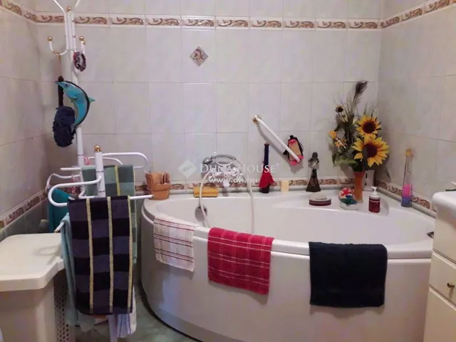 Eladó ház Komló 210 nm