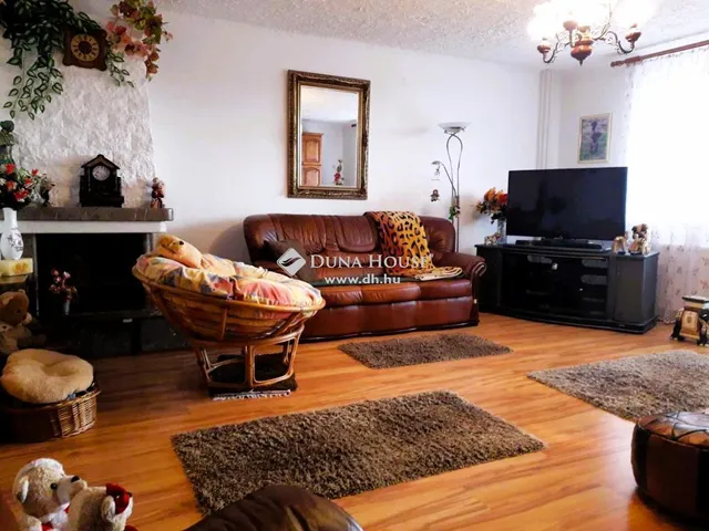 Eladó ház Komló 210 nm