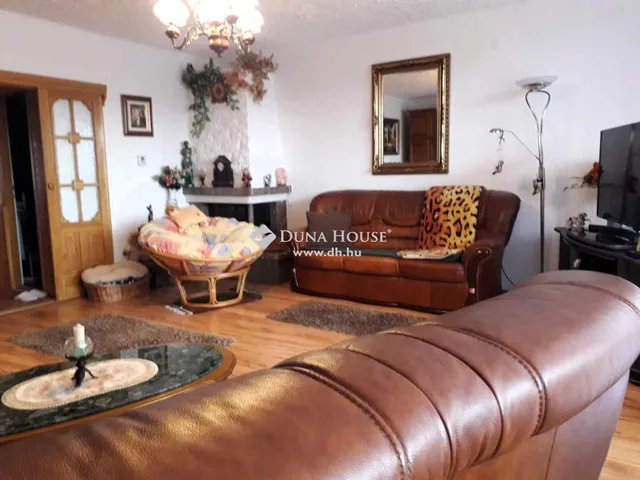 Eladó ház Komló 210 nm