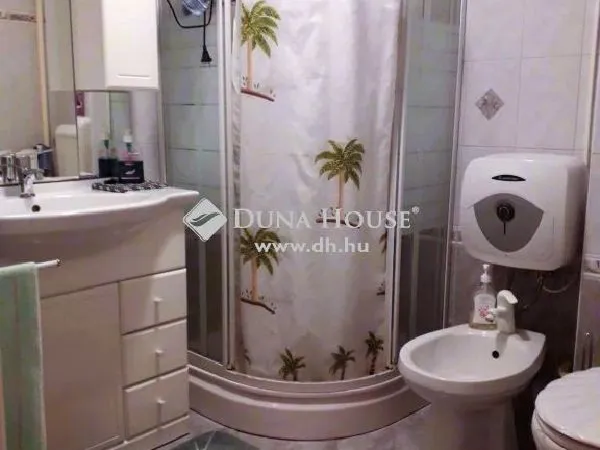 Eladó ház Komló 210 nm