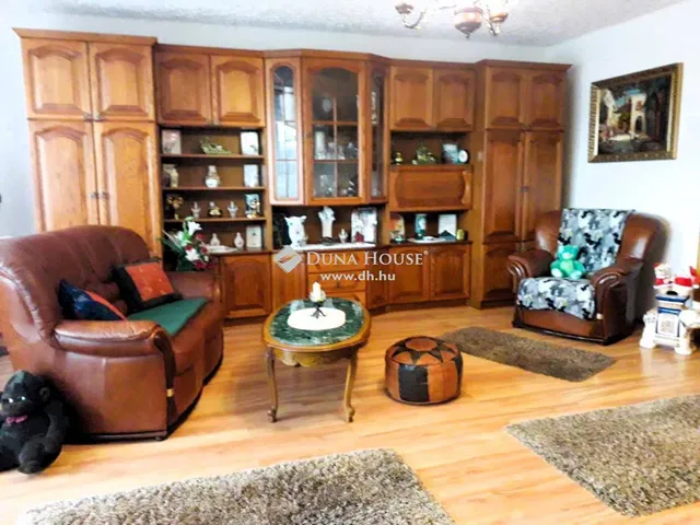 Eladó ház Komló 210 nm