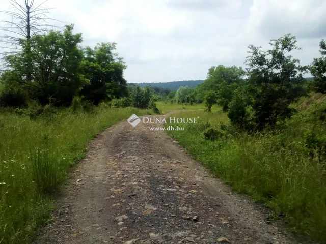 Eladó telek Komló 160060 nm