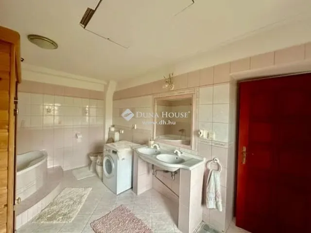 Eladó ház Pécs 180 nm