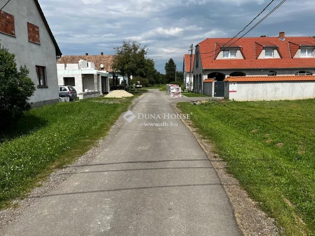Eladó telek Magyarhertelend 1200 nm