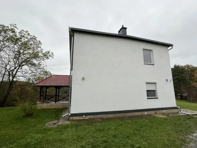 Eladó ház Komló 228 nm