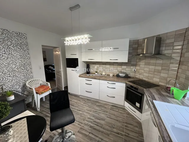 Eladó ház Komló 228 nm