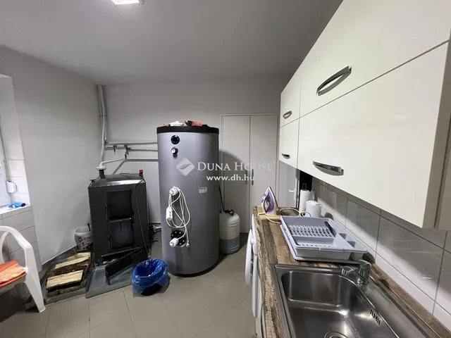 Eladó ház Komló 228 nm