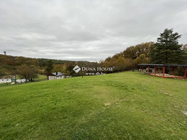 Eladó ház Komló 228 nm