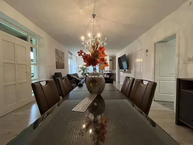 Eladó ház Komló 228 nm