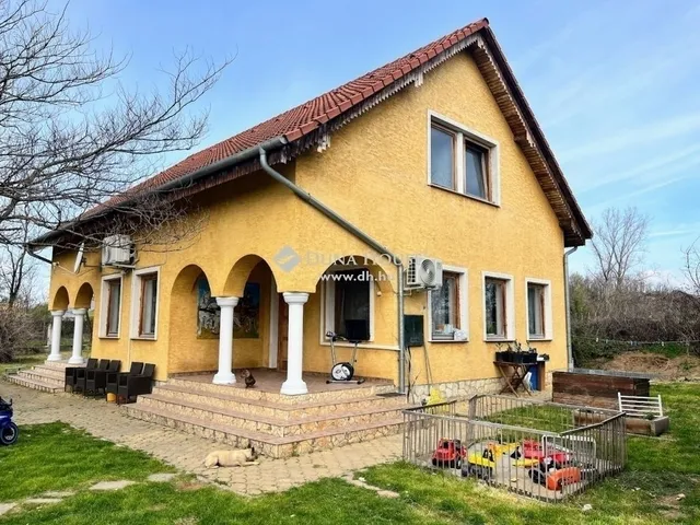 Eladó ház Pécs 164 nm