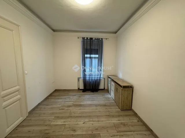 Eladó lakás Pécs 138 nm
