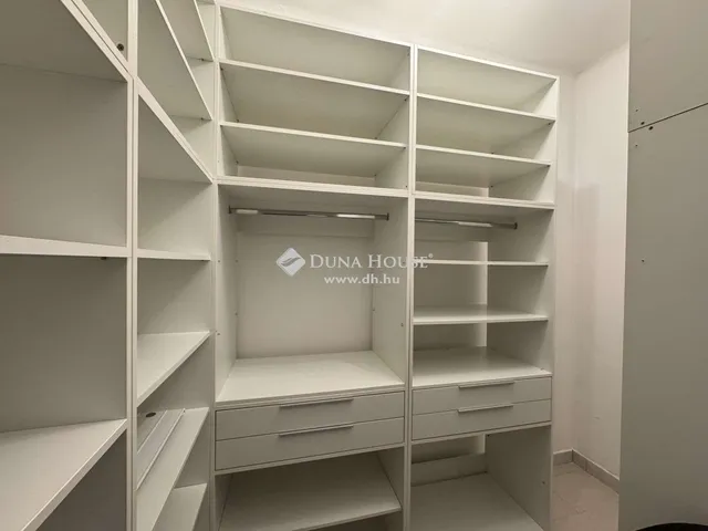 Eladó lakás Pécs 138 nm