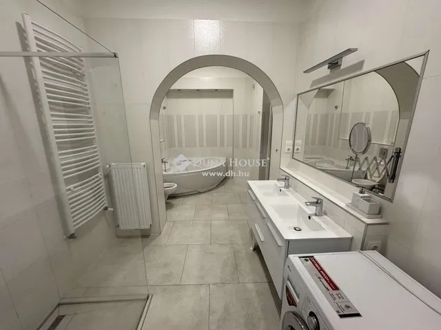 Eladó lakás Pécs 138 nm
