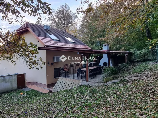 Eladó üdülő és hétvégi ház Komló 240 nm