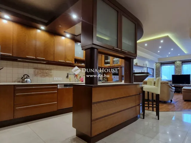 Eladó üdülő és hétvégi ház Komló 240 nm