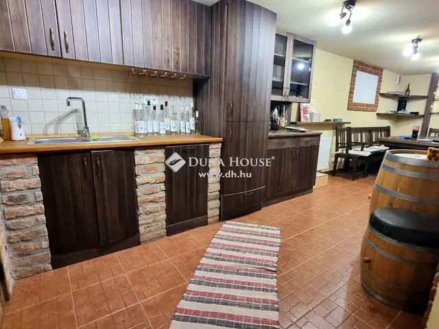 Eladó üdülő és hétvégi ház Komló 240 nm