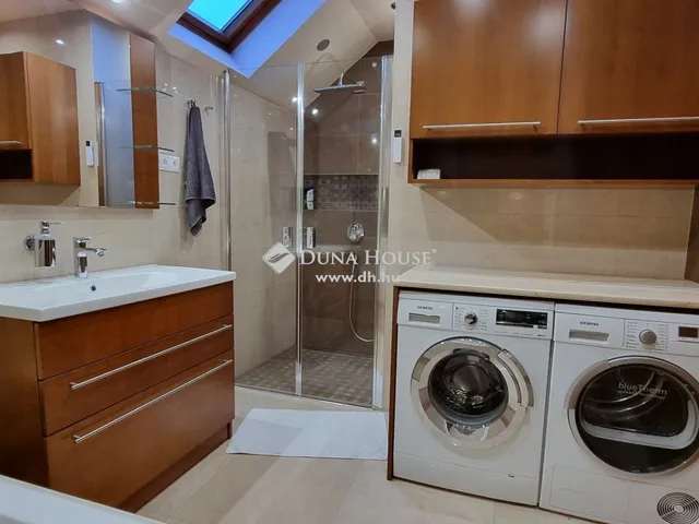 Eladó üdülő és hétvégi ház Komló 240 nm