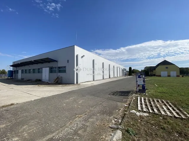 Eladó kereskedelmi és ipari ingatlan Mohács 13500 nm