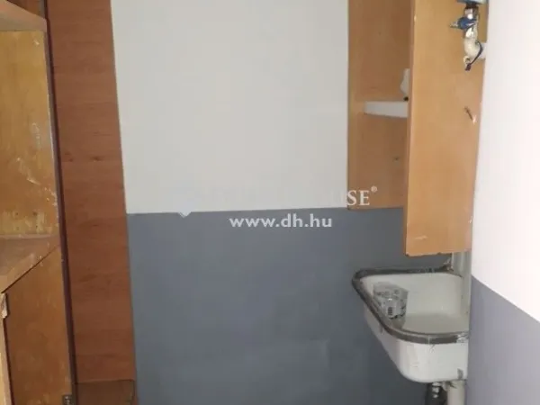 Eladó lakás Komló, Kenderföld 18 nm