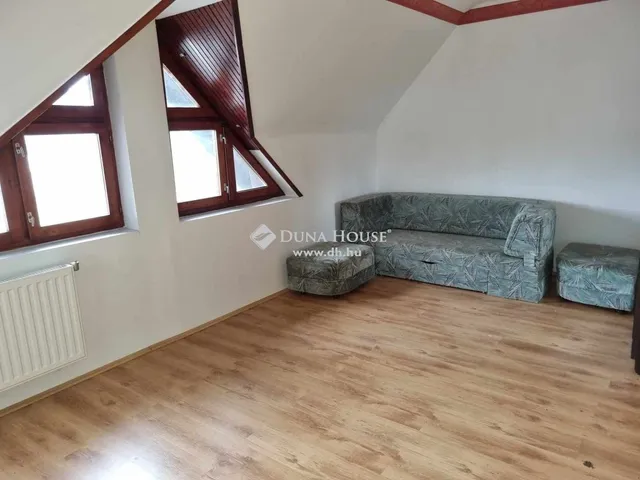 Eladó ház Szentlőrinc 330 nm