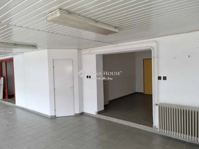 Eladó ház Szentlőrinc 330 nm