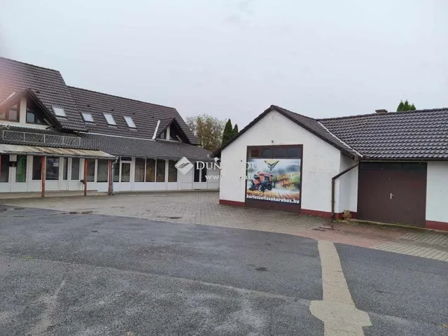 Eladó ház Szentlőrinc 330 nm