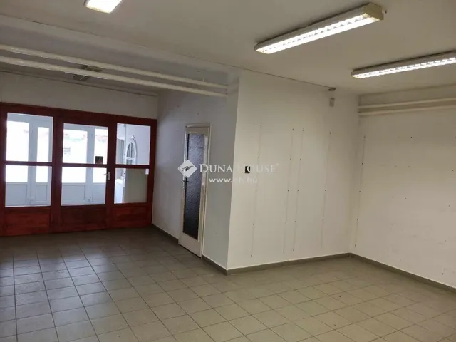 Eladó ház Szentlőrinc 330 nm