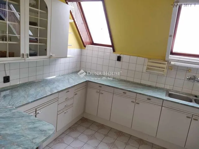 Eladó ház Szentlőrinc 330 nm