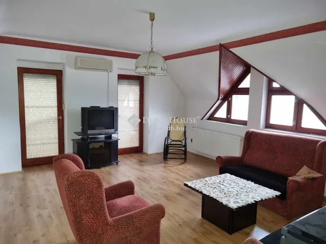 Eladó ház Szentlőrinc 330 nm