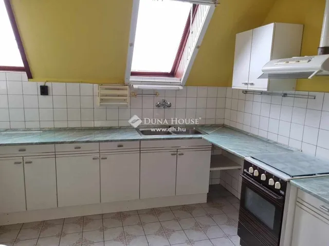 Eladó ház Szentlőrinc 330 nm