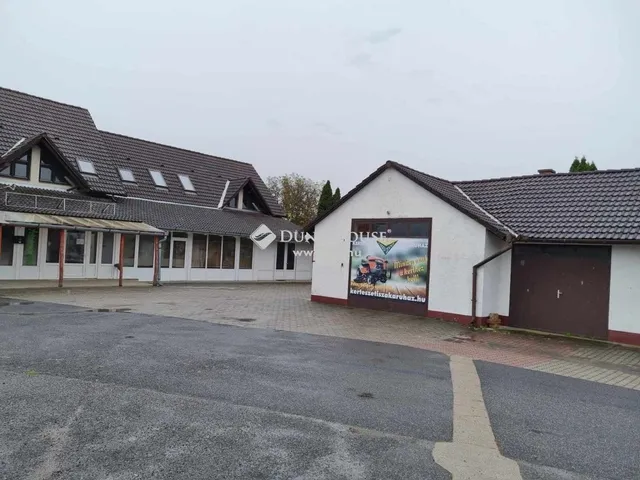 Eladó ház Szentlőrinc 330 nm