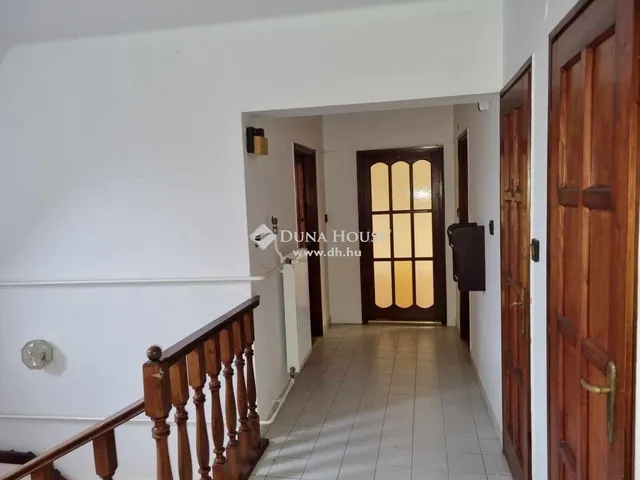 Eladó ház Szentlőrinc 330 nm