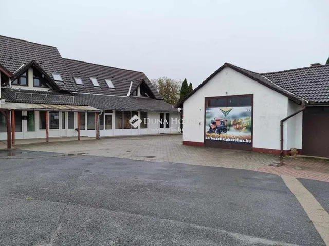 Eladó ház Szentlőrinc 330 nm