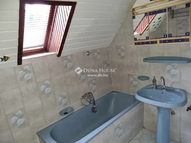 Eladó ház Szentlőrinc 330 nm