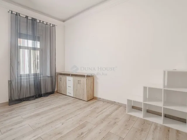 Eladó lakás Pécs 138 nm