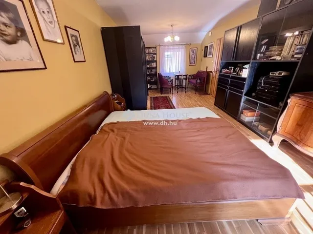 Eladó ház Pécs 248 nm