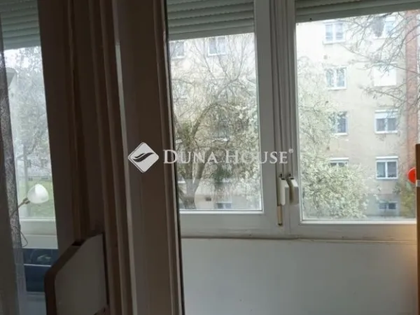 Eladó lakás Komló 40 nm