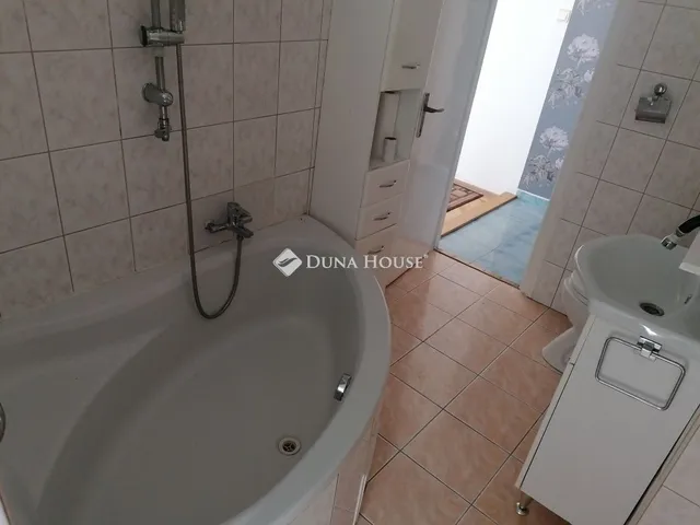 Eladó lakás Komló 53 nm