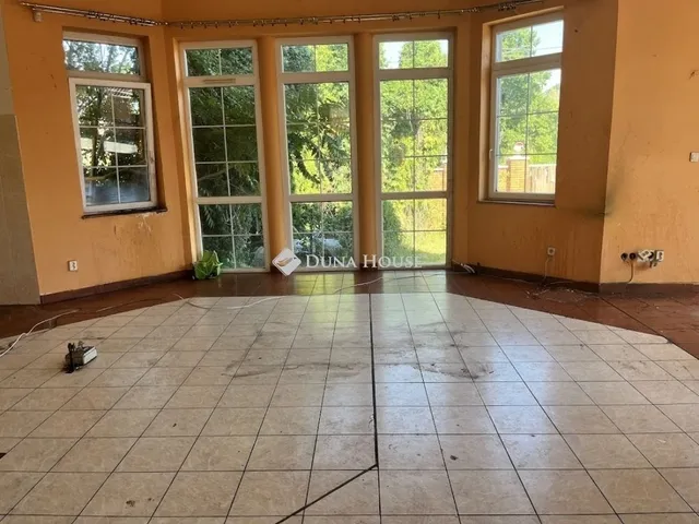 Eladó ház Pécs 720 nm