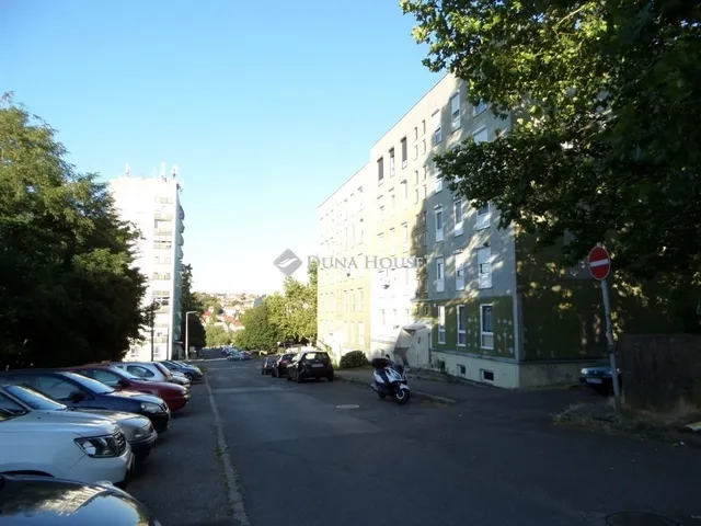 Eladó lakás Komló 59 nm